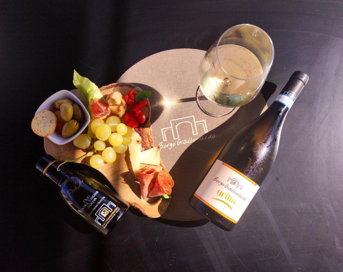 Borgo Giallonardo Wine Relais レアルモンテ エクステリア 写真