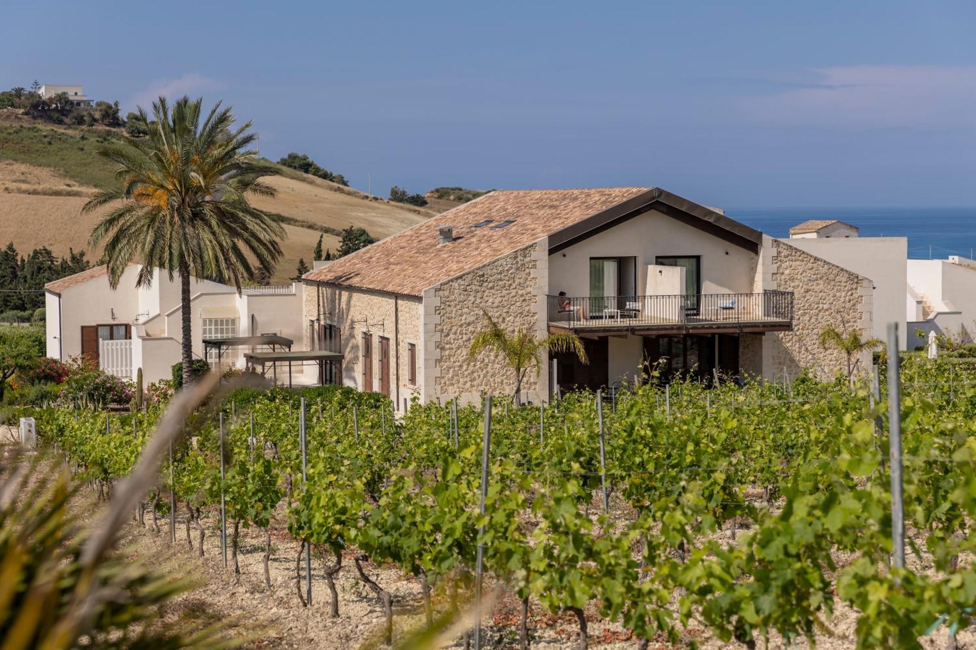 Borgo Giallonardo Wine Relais レアルモンテ エクステリア 写真