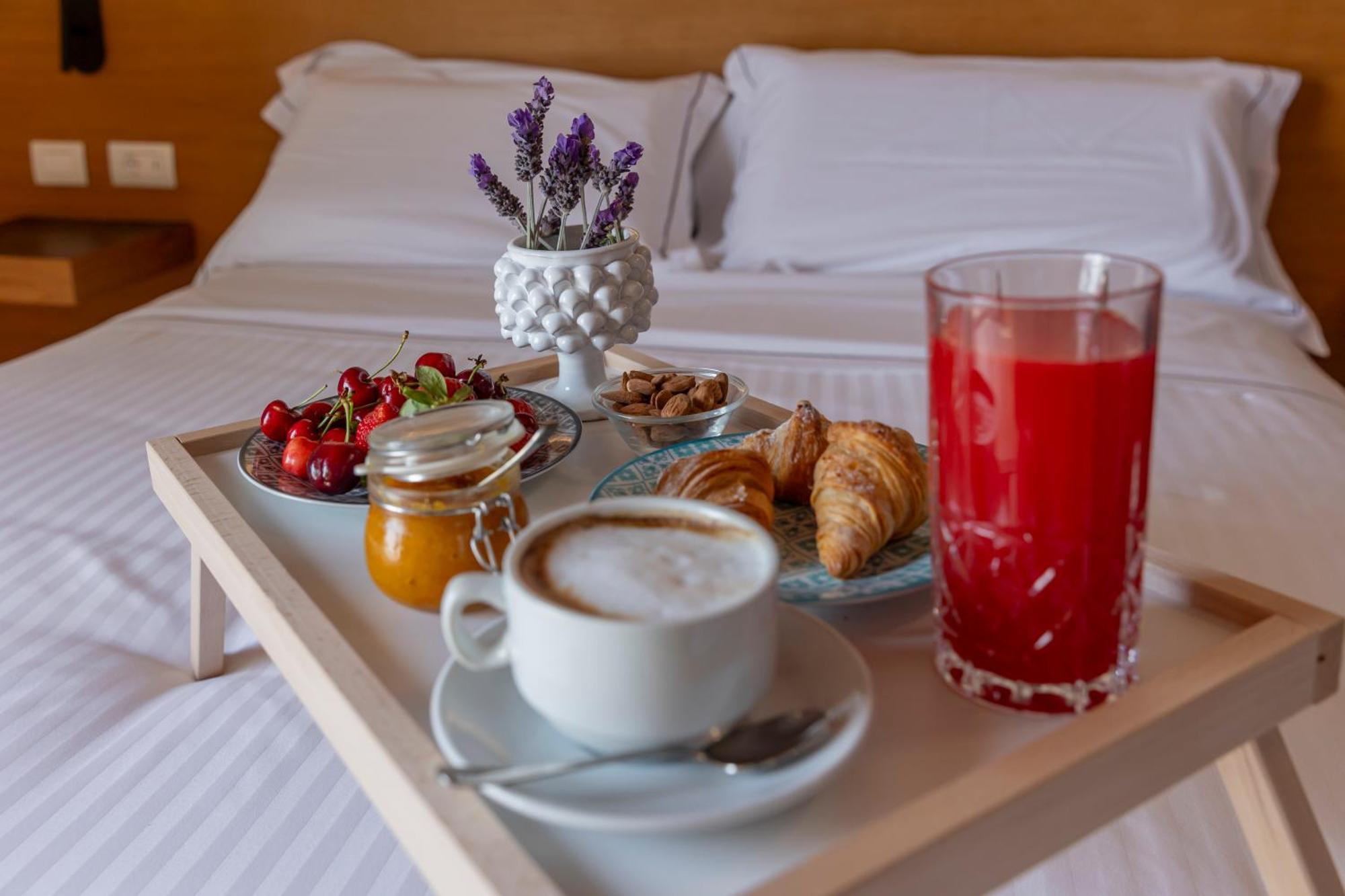 Borgo Giallonardo Wine Relais レアルモンテ エクステリア 写真
