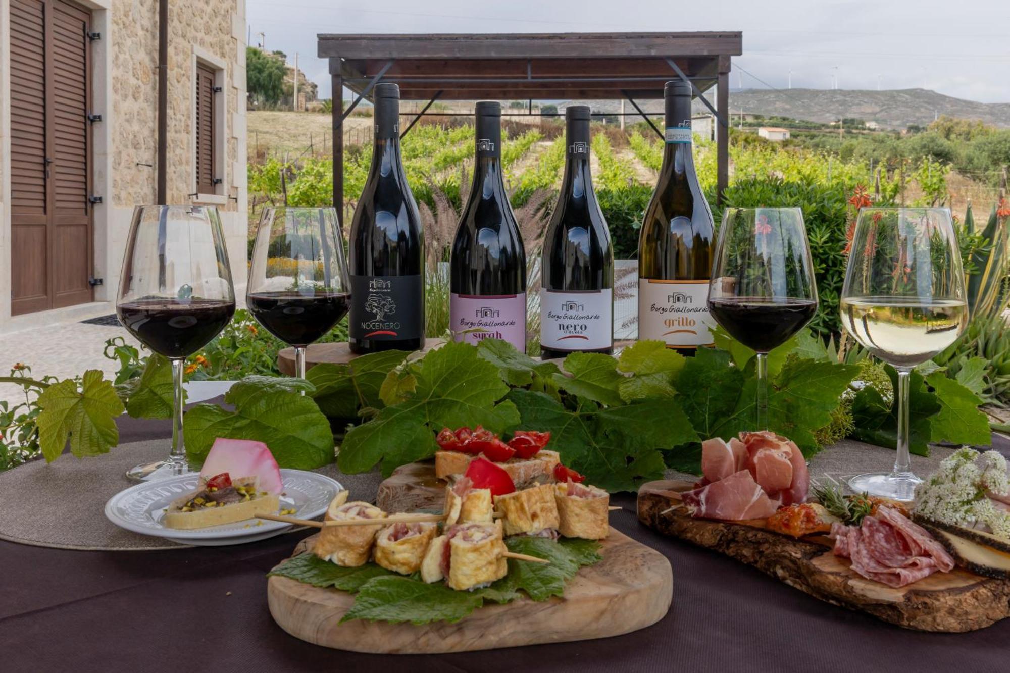 Borgo Giallonardo Wine Relais レアルモンテ エクステリア 写真