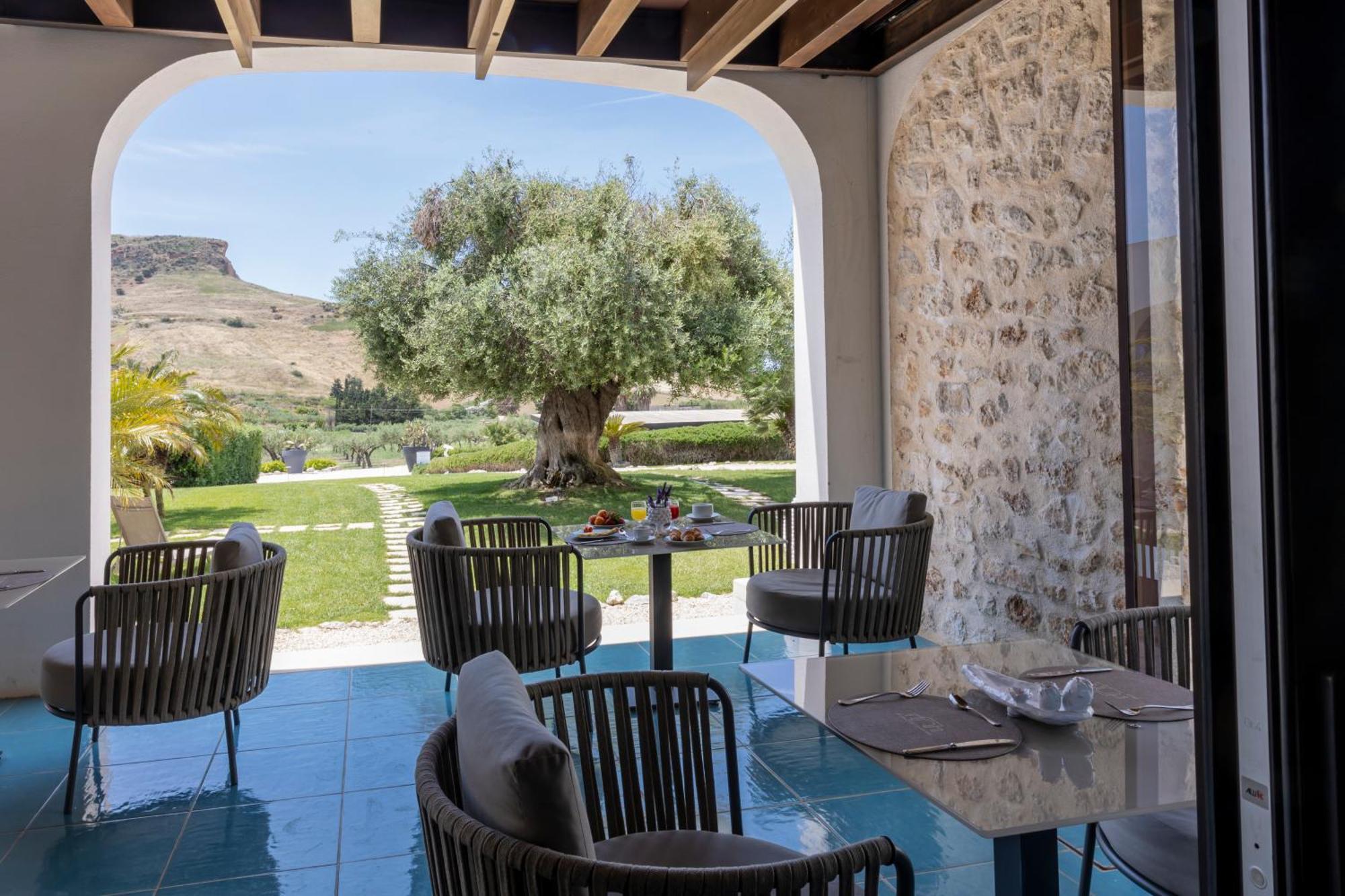 Borgo Giallonardo Wine Relais レアルモンテ エクステリア 写真